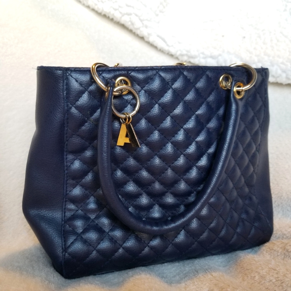 ☀️ 4 for $10☀️ Amanda Smith Navy Quilted Handbag